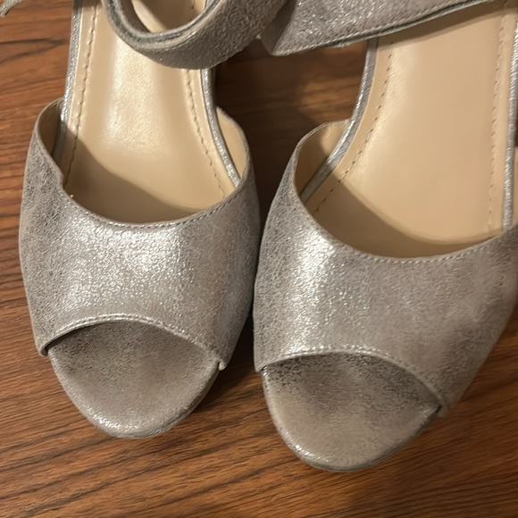 Johnston & Murphy Gold Cork Leather Sandals Size 8 Women's Shoes - Picture 7 of 7